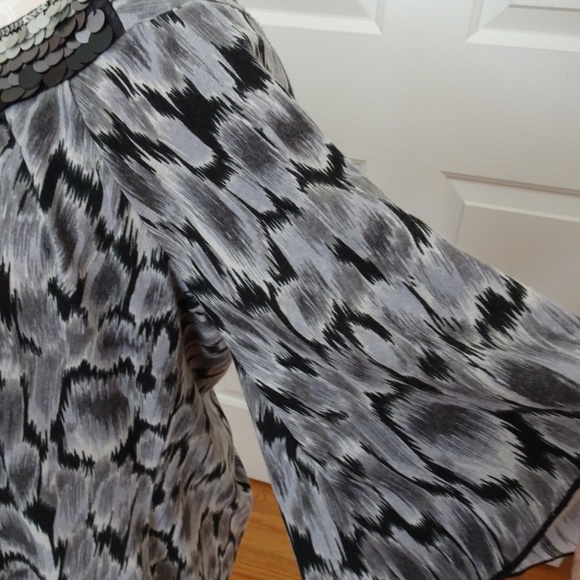 Ladies Size M Black/Gray 1/2 Sleeve Knit Top - Picture 4 of 8